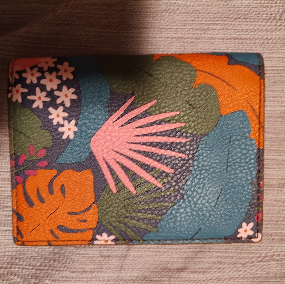 Brand new Fossil wallet never used NWT